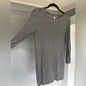 Old Navy. Black & white tunic